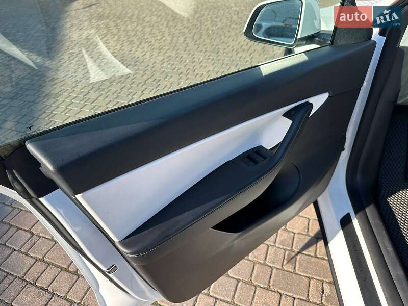 Внедорожник / Кроссовер Tesla Model Y 2021 в Ивано-Франковске