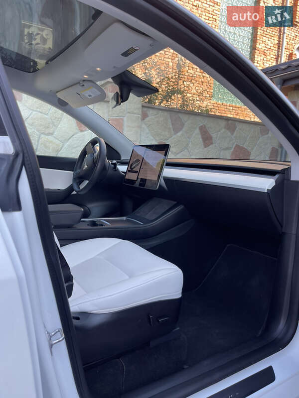 Позашляховик / Кросовер Tesla Model Y 2021 в Івано-Франківську