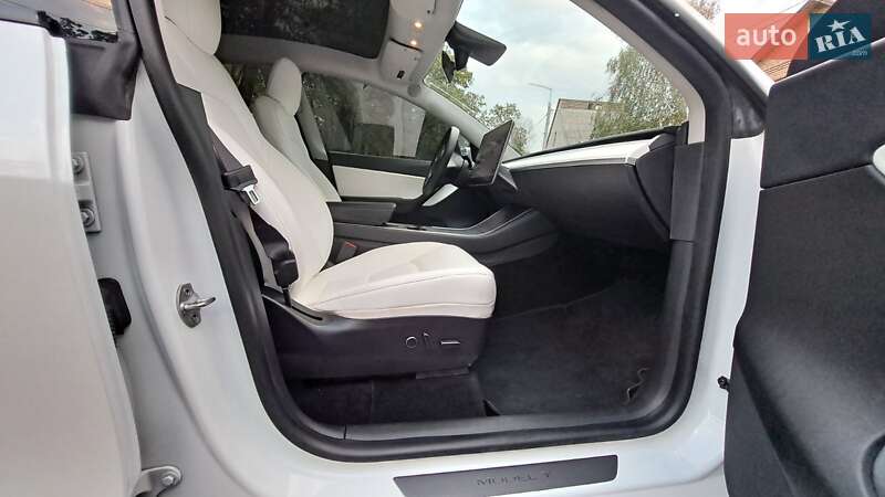 Позашляховик / Кросовер Tesla Model Y 2020 в Києві фото 12 Позашляховик / Кросовер Tesla Model Y 2020 в Києві
