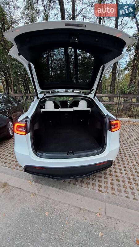 Позашляховик / Кросовер Tesla Model Y 2020 в Києві фото 6 Позашляховик / Кросовер Tesla Model Y 2020 в Києві