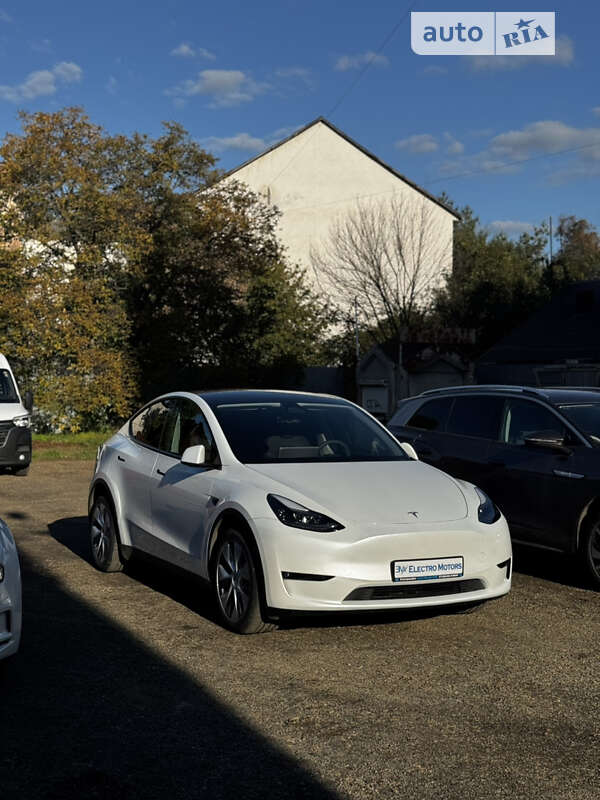 Позашляховик / Кросовер Tesla Model Y 2023 в Ужгороді