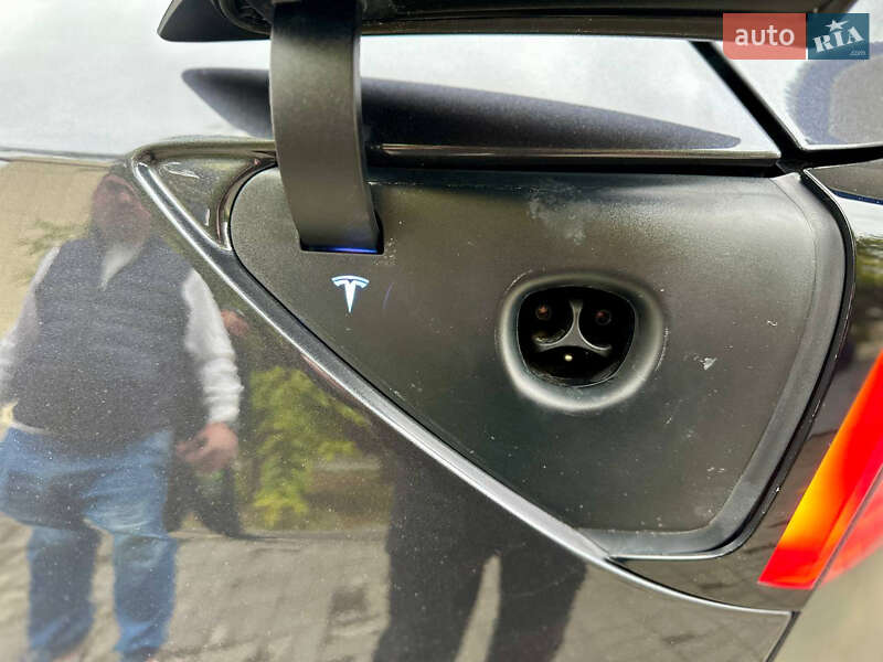 Позашляховик / Кросовер Tesla Model Y 2024 в Дніпрі