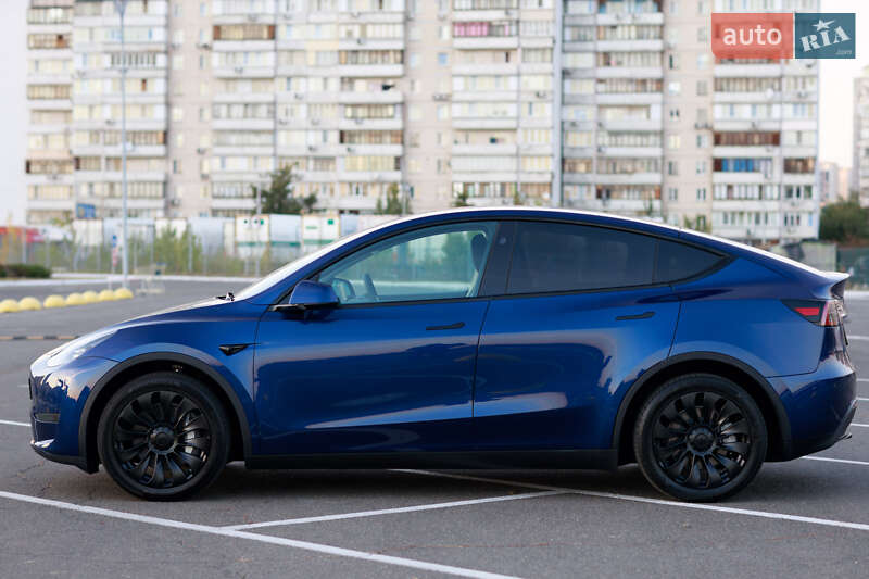 Внедорожник / Кроссовер Tesla Model Y 2023 в Киеве