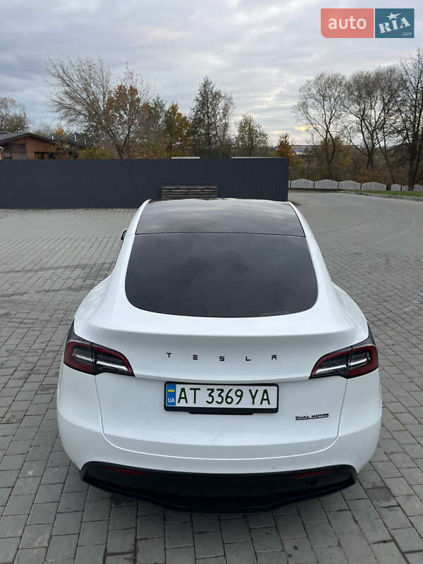 Позашляховик / Кросовер Tesla Model Y 2021 в Івано-Франківську
