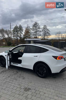 Внедорожник / Кроссовер Tesla Model Y 2021 в 