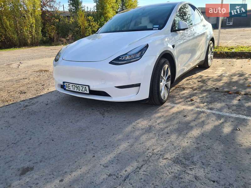 Tesla Model Y 2021
