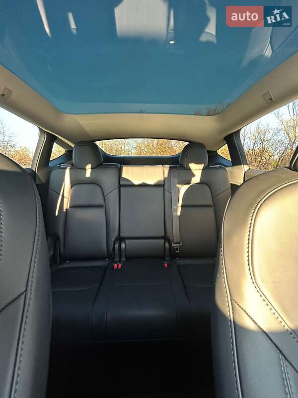 Внедорожник / Кроссовер Tesla Model Y 2024 в Киеве