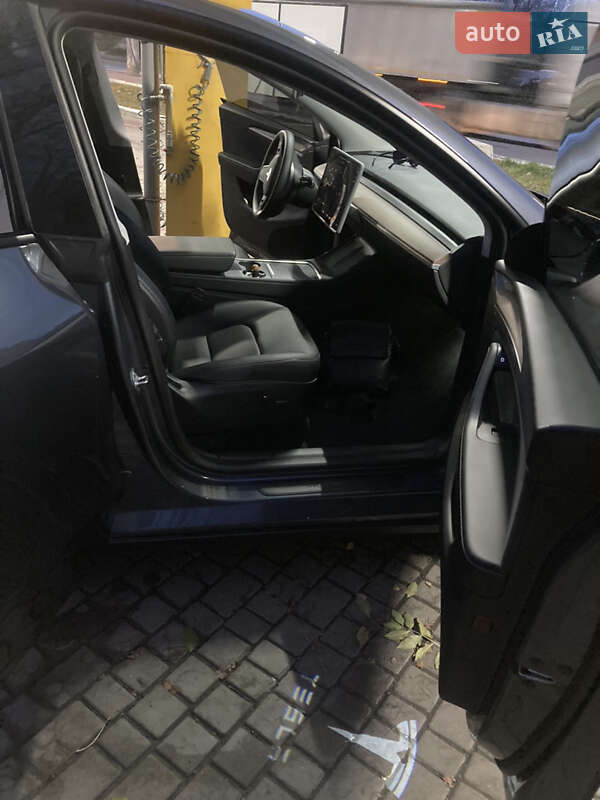 Позашляховик / Кросовер Tesla Model Y 2023 в Тернополі
