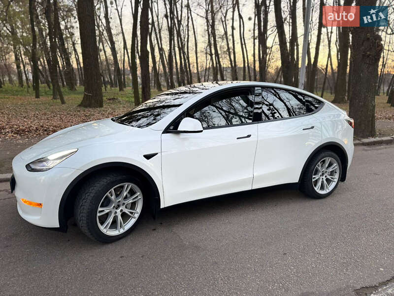 Позашляховик / Кросовер Tesla Model Y 2021 в Чернівцях фото 4 Позашляховик / Кросовер Tesla Model Y 2021 в Чернівцях