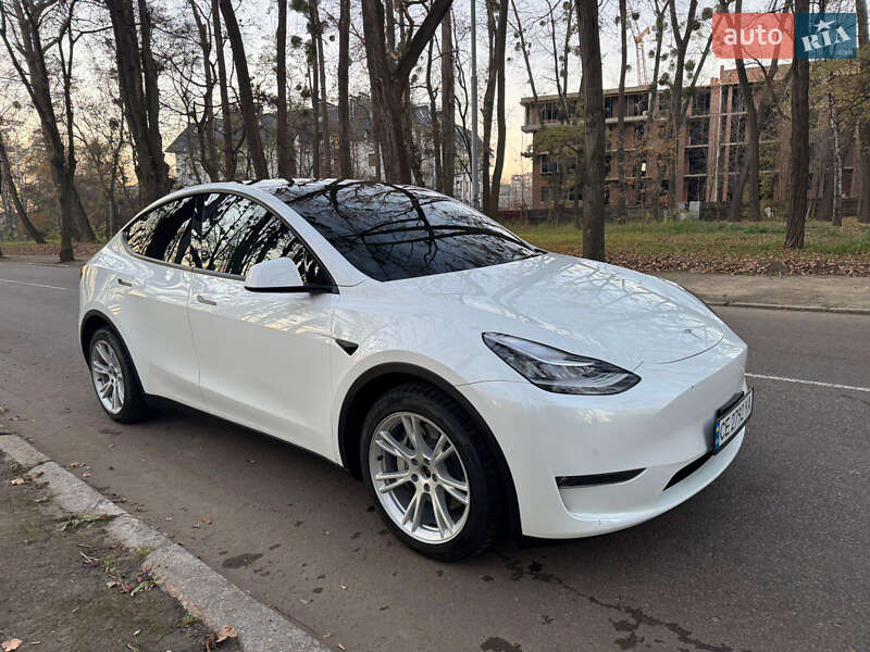 Позашляховик / Кросовер Tesla Model Y 2021 в Чернівцях фото 5 Позашляховик / Кросовер Tesla Model Y 2021 в Чернівцях