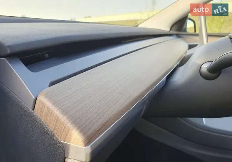 Внедорожник / Кроссовер Tesla Model Y 2023 в Киеве