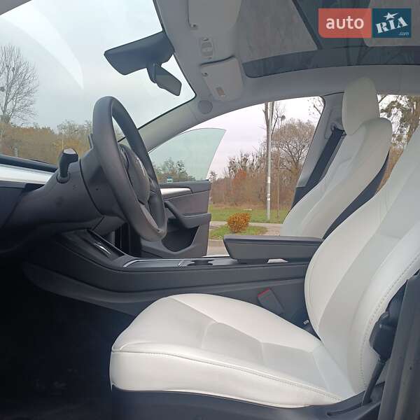 Позашляховик / Кросовер Tesla Model Y 2022 в Львові
