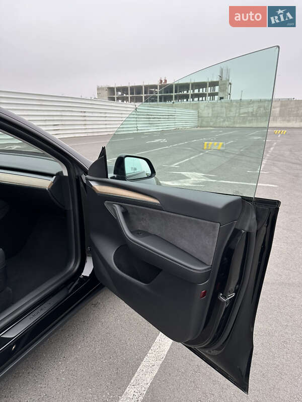 Внедорожник / Кроссовер Tesla Model Y 2023 в Львове