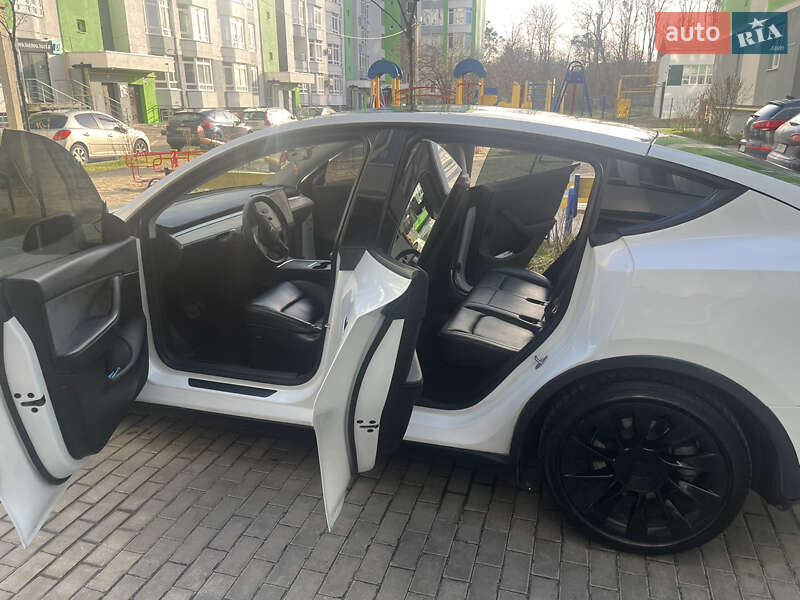 Позашляховик / Кросовер Tesla Model Y 2021 в Львові