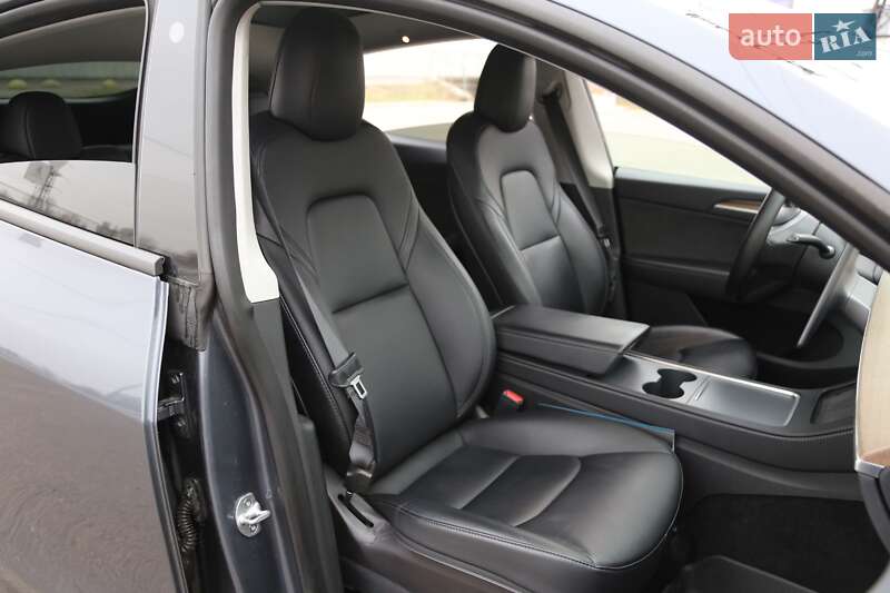 Внедорожник / Кроссовер Tesla Model Y 2023 в Киеве