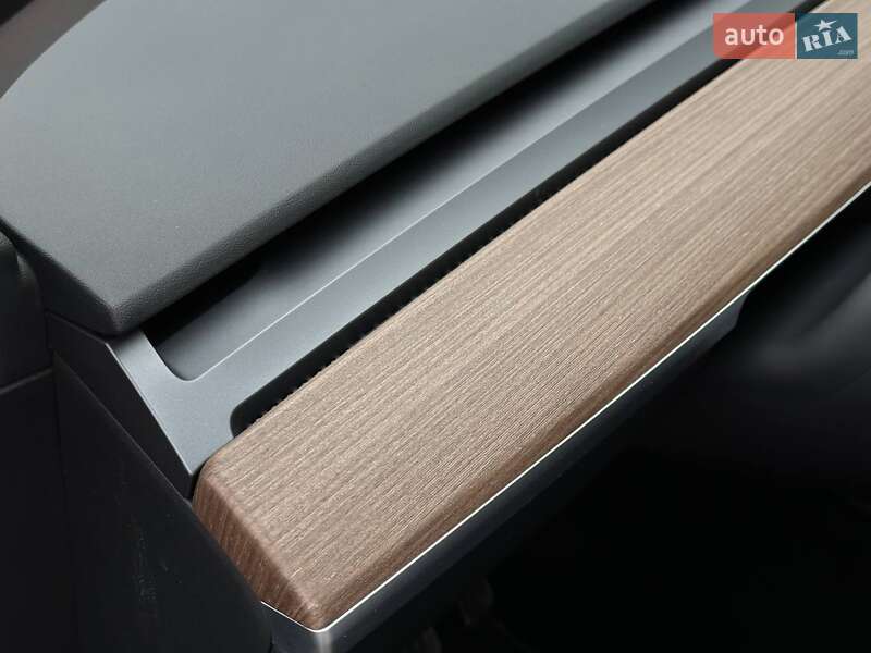 Позашляховик / Кросовер Tesla Model Y 2023 в Рівному