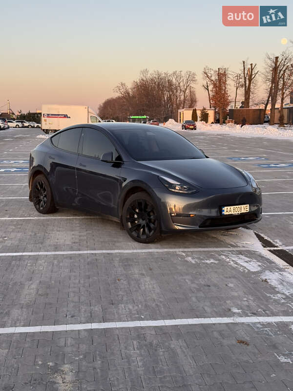 Tesla Model Y 2023