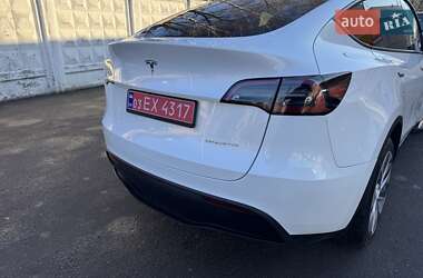 Позашляховик / Кросовер Tesla Model Y 2024 в 