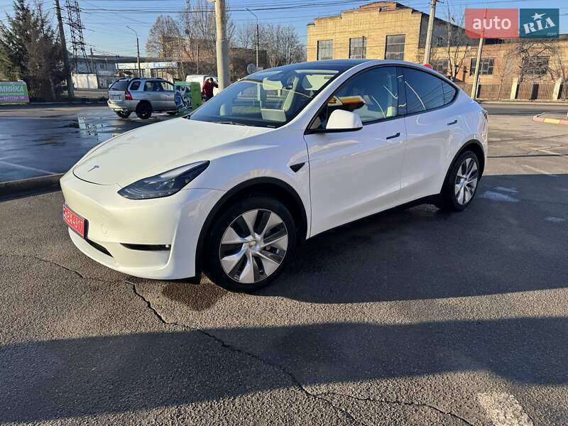 Позашляховик / Кросовер Tesla Model Y 2024 в 