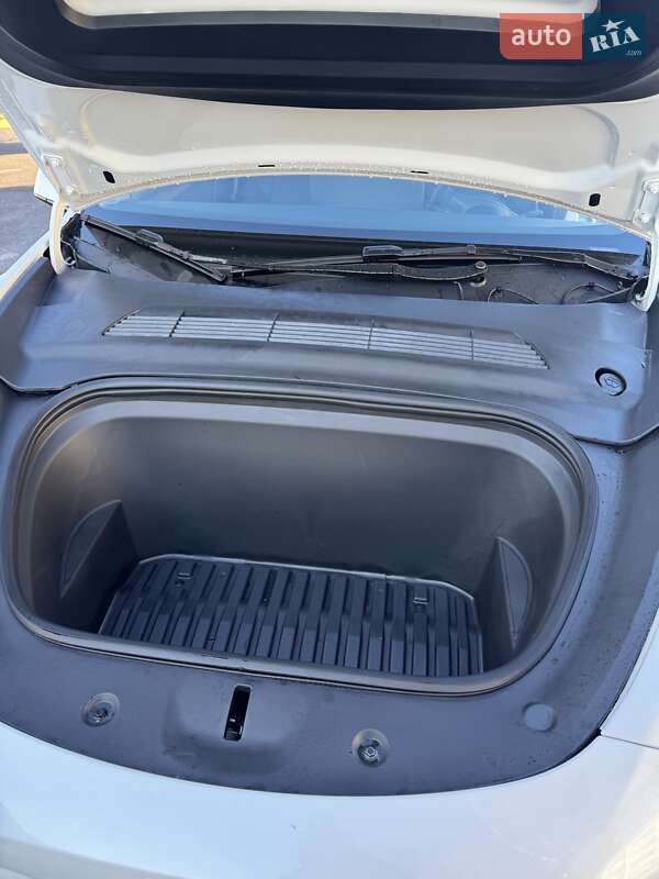 Внедорожник / Кроссовер Tesla Model Y 2024 в Виннице