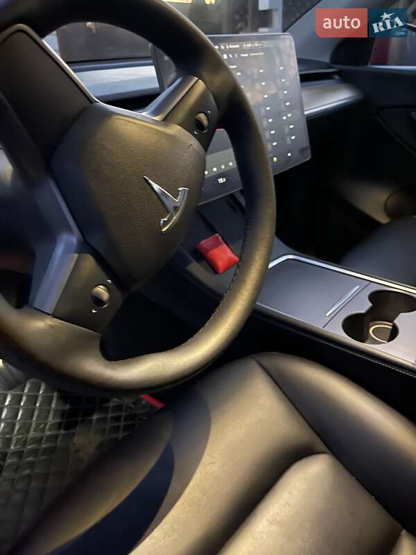 Внедорожник / Кроссовер Tesla Model Y 2021 в Львове