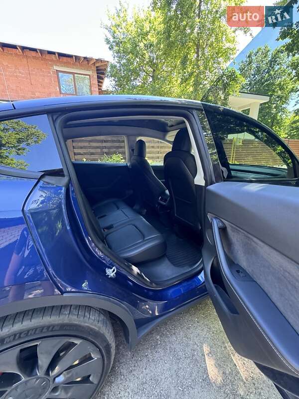 Позашляховик / Кросовер Tesla Model Y 2021 в Харкові