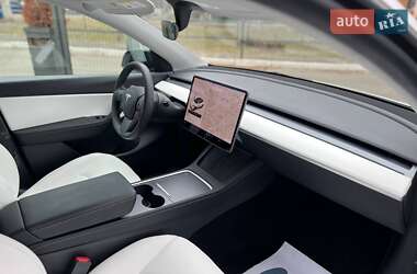Внедорожник / Кроссовер Tesla Model Y 2021 в 