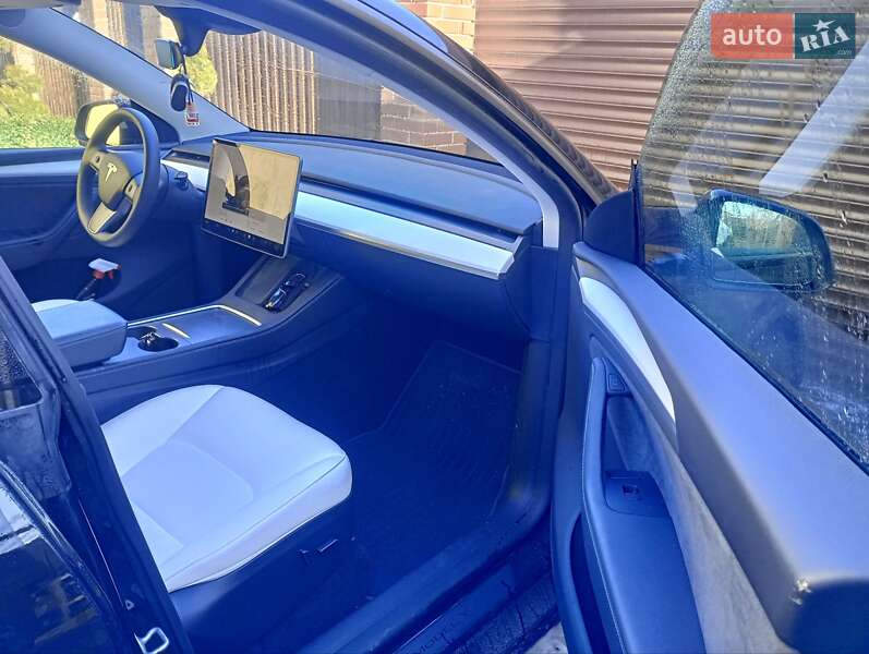 Внедорожник / Кроссовер Tesla Model Y 2023 в Киеве