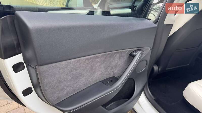 Внедорожник / Кроссовер Tesla Model Y 2024 в Тернополе фото 61 Внедорожник / Кроссовер Tesla Model Y 2024 в Тернополе