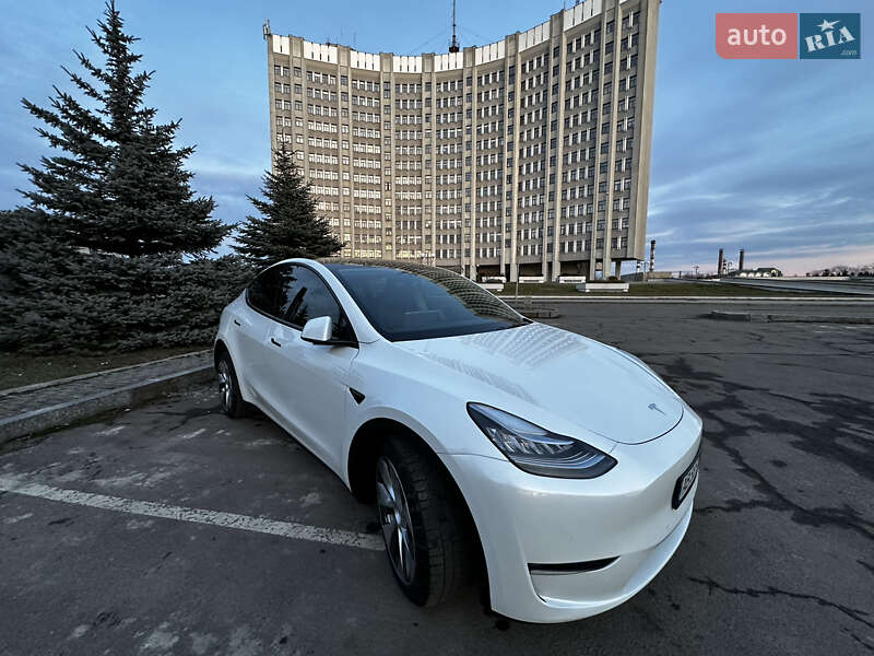 Позашляховик / Кросовер Tesla Model Y 2021 в Львові
