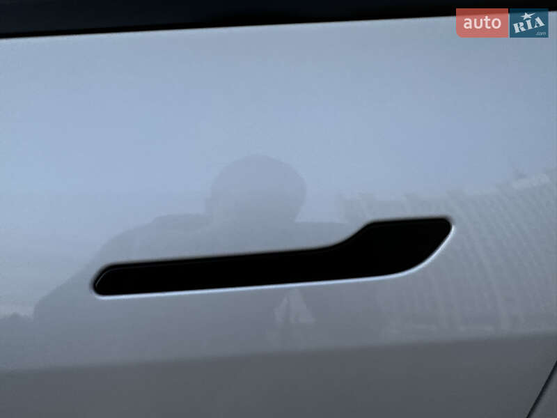 Позашляховик / Кросовер Tesla Model Y 2021 в Львові