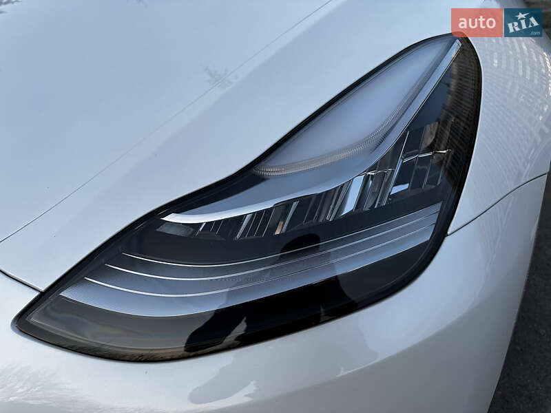 Позашляховик / Кросовер Tesla Model Y 2021 в Львові