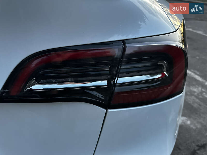 Позашляховик / Кросовер Tesla Model Y 2021 в Львові