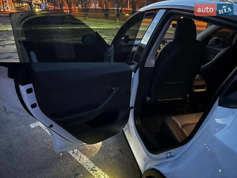 Позашляховик / Кросовер Tesla Model Y 2021 в Львові