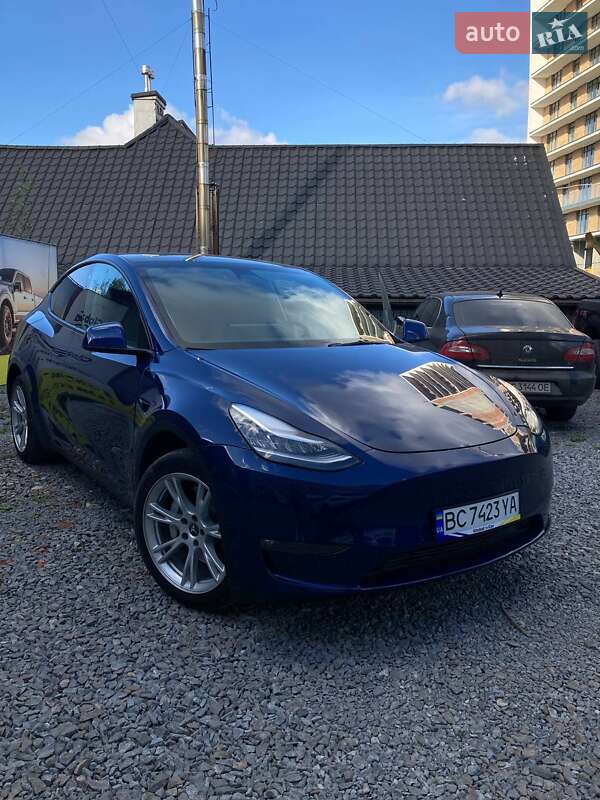 Tesla Model Y 2021
