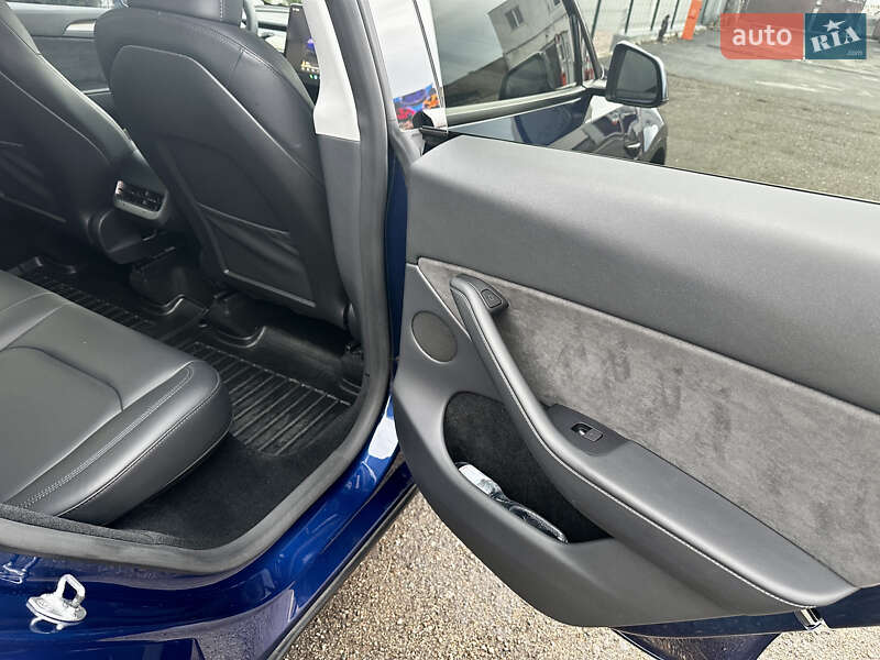 Внедорожник / Кроссовер Tesla Model Y 2023 в Киеве