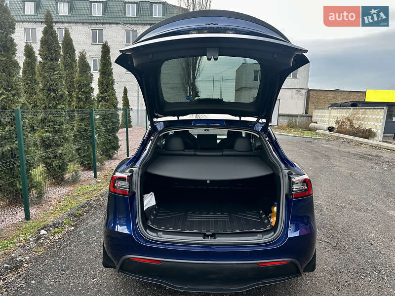 Внедорожник / Кроссовер Tesla Model Y 2023 в Киеве
