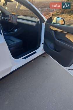 Внедорожник / Кроссовер Tesla Model Y 2020 в 