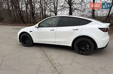 Позашляховик / Кросовер Tesla Model Y 2024 в 