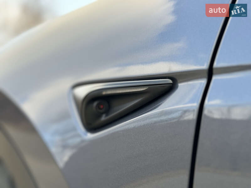 Внедорожник / Кроссовер Tesla Model Y 2023 в Киеве
