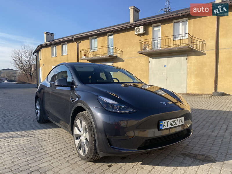 Позашляховик / Кросовер Tesla Model Y 2024 в Івано-Франківську