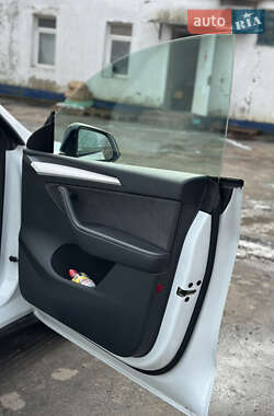 Позашляховик / Кросовер Tesla Model Y 2023 в 