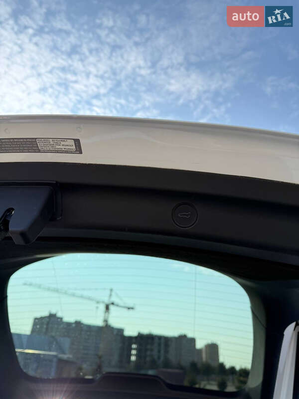 Позашляховик / Кросовер Tesla Model Y 2021 в Одесі фото 21 Позашляховик / Кросовер Tesla Model Y 2021 в Одесі