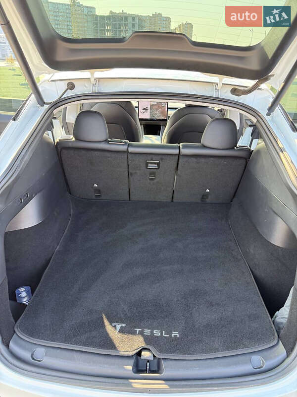 Позашляховик / Кросовер Tesla Model Y 2021 в Одесі фото 26 Позашляховик / Кросовер Tesla Model Y 2021 в Одесі