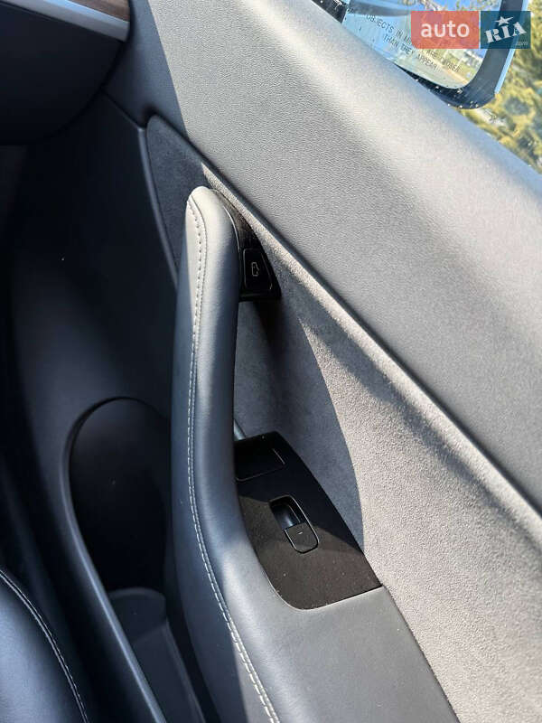 Позашляховик / Кросовер Tesla Model Y 2021 в Одесі фото 37 Позашляховик / Кросовер Tesla Model Y 2021 в Одесі
