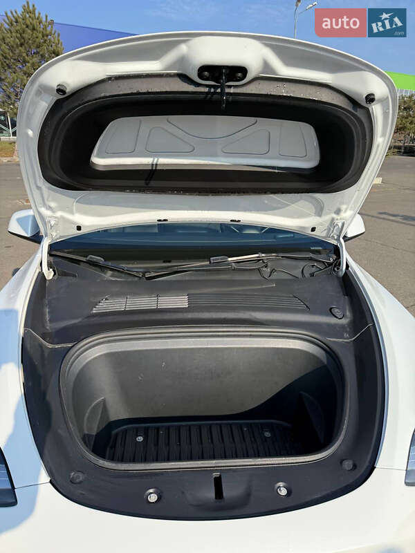 Позашляховик / Кросовер Tesla Model Y 2021 в Одесі фото 46 Позашляховик / Кросовер Tesla Model Y 2021 в Одесі