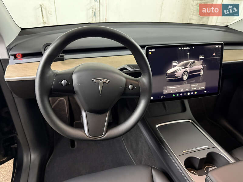 Внедорожник / Кроссовер Tesla Model Y 2024 в Киеве