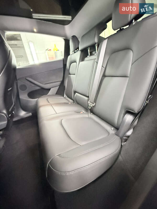 Внедорожник / Кроссовер Tesla Model Y 2024 в Киеве