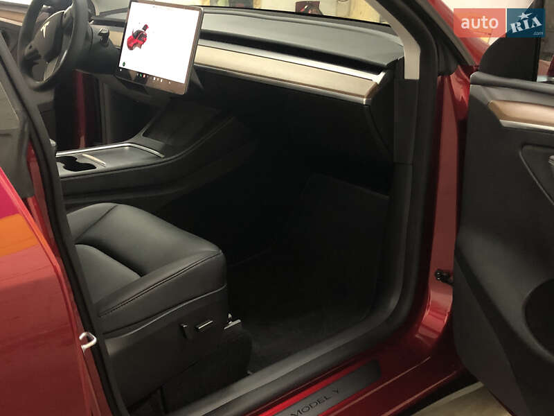 Позашляховик / Кросовер Tesla Model Y 2024 в Києві