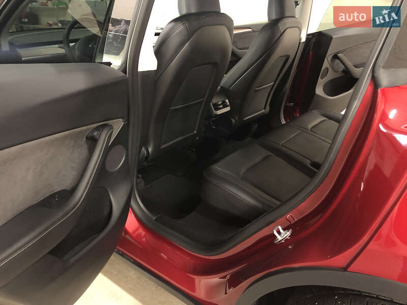 Позашляховик / Кросовер Tesla Model Y 2024 в Києві